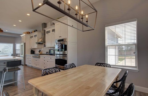 Palmer Lake House | NEW Raspberry Mountain Family Farmhouse Upper Unit