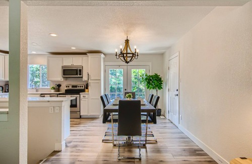 Alta Vista Area House | NEW, Spacious 5B w/Backyard |Pet Friendly| Near DT