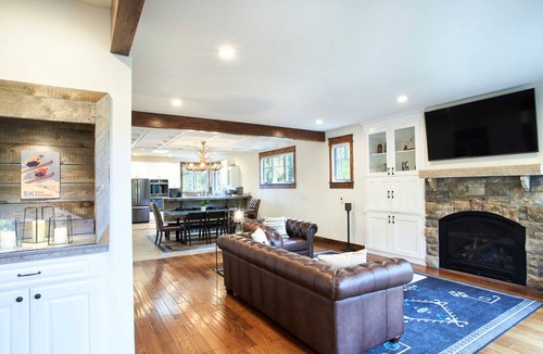 The Reserve House | NEW Spacious bright home. Stunning Mountain Views, Close to resorts and downtown