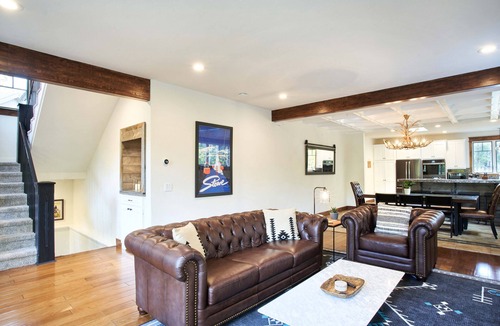 The Reserve House | NEW Spacious bright home. Stunning Mountain Views, Close to resorts and downtown