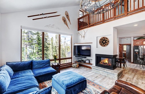 Quandary Village House | NEW The Hamilton Chalet: Seclusion and Luxury, Private Hot Tub, Incredible Mtn Views