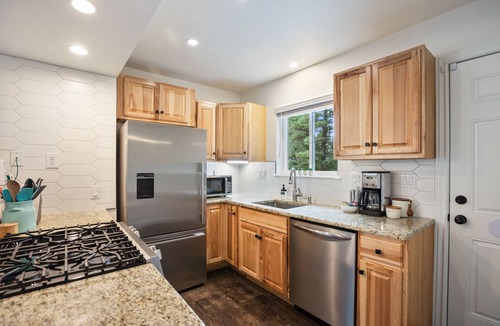 Florissant Cabin | NEW Updated, SUNSETCABIN:3 bd,1.5 bth, secluded, beautiful views, deck, sleeps 6