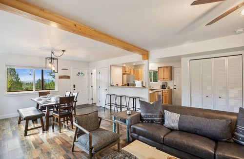Florissant Cabin | NEW Updated, SUNSETCABIN:3 bd,1.5 bth, secluded, beautiful views, deck, sleeps 6