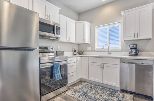 Northeast Colorado Springs Condo | New Upper Condo-Covered Deck-Pet Friendly