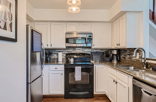 Meadow Hills Condo | New! Urban Oasis - Pool Access - Fireplace - 30 Day Rental