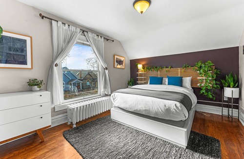 Speer House | New year discount! Beautiful Victorian in prime location. Grill & fire pit!