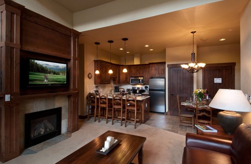 Breckenridge Condo | New Year's Breckenridge Ski In Ski Out -Luxury Condo. Sleeps 12 Dec 27 -Jan 3rd
