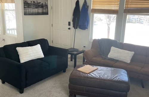 Aurora House | Newer Single family home, close to DIA, Denver VA and Anschutz