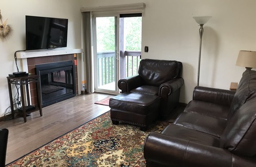 Frisco Condo | NEWLY REMODELED KITCHEN AND BATHROOMS! Great mountain views. End unit.