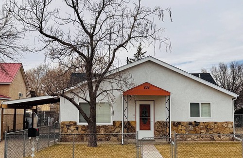 Lamar House | Newly reno’d 2-bed, 2 bath house with carport - 1 min drive from downtown Lamar.