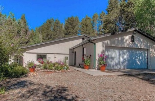 Twin Lakes House | Newly-Renovated House on 30+ Acres!