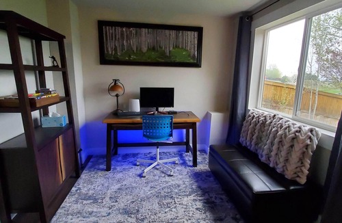 The Meadows House | Newly renovated private downstairs cottage