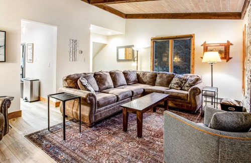Intermountain House | Newly Renovated Vail Valley Escape with Balcony, Free Shuttle to Slopes