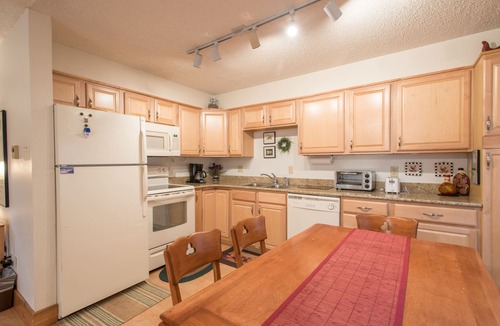 Copper Mountain Village Condo | Nice Ski-in/Walk-out condo, sleeps 6, free wifi, & parking.