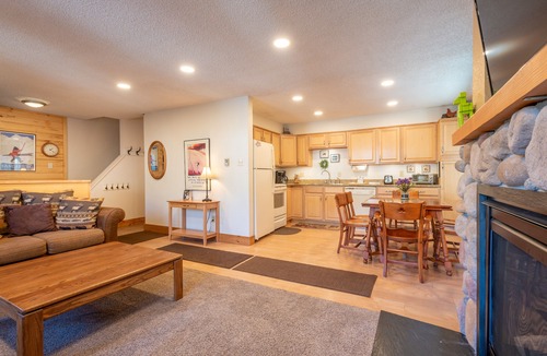 Copper Mountain Village Condo | Nice Ski-in/Walk-out condo, sleeps 6, free wifi, & parking.