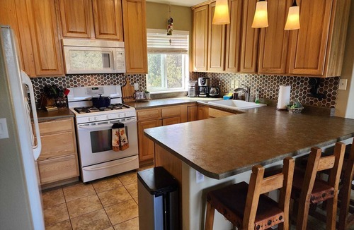 Cripple Creek House | No Cleaning Fees, Spacious & Secluded Mountain Home, Pikes Peak Views, Hot Tub!