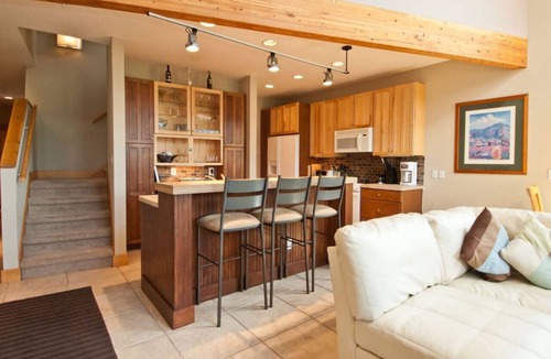 Dillon Condo | NO PETS, Center of town, walk to shops and dining,