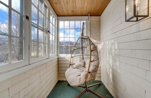 Old North End Apartment | Noble Summit BBQ & Fire Pit & Scenic Views