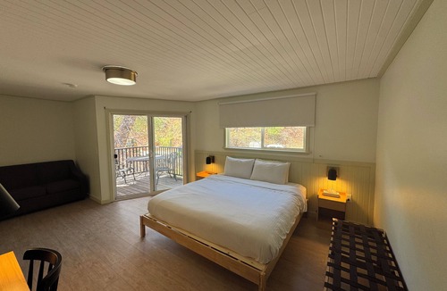 Manitou Springs Historic District House | Non-Smoking King/Queen With Balcony - NKQB