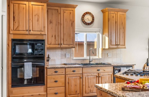 Flying Horse House | North Gate Getaway | Pet Friendly | Game Room
