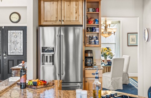 Flying Horse House | North Gate Getaway | Pet Friendly | Game Room