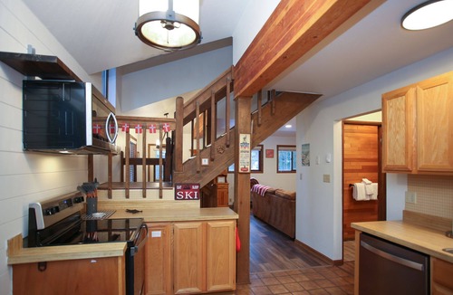 Blue River Ski Chalet | Norway Cabin Summary: