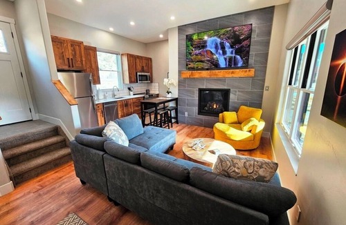 South Fork House | Nothing Compares - Brand New Construction & Luxury, AC, Fiber WIFI. Retreat.