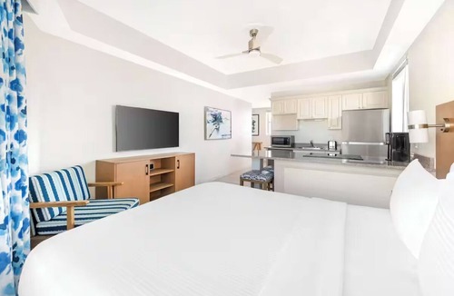 Seminole Park Hotel | Ocean Escape Studio w/Kitchen l Heated Pool by Atlantic Beach