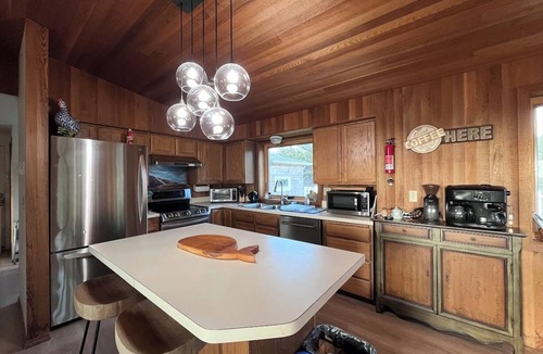 Long Beach Cabin | Ocean-front Cedar Cabin, Dog friendly, Birdwatcher's paradise!