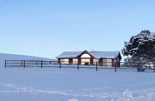 New Castle Cabin | Off grid,fenced yard,.great views and pups stay free