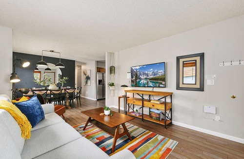 Old Town House | Old Town Basecamp | 6 Blocks to Old Town Square
