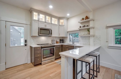 Martinez Park Cottage | Old Town Carriage House w/Private Patio