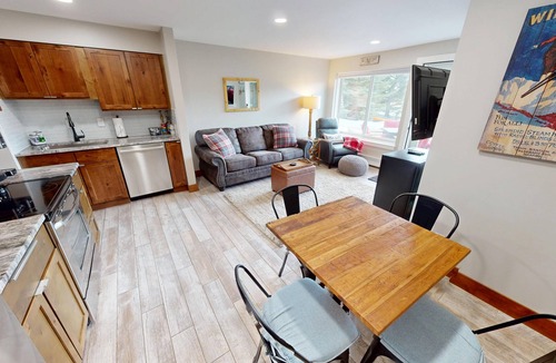 Dillon Condo | On Lake. Extra Cute Updated Unit. Big Yard. Walk to Marina, Concerts, Parks