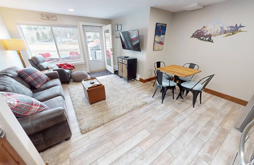 Dillon Condo | On Lake. Extra Cute Updated Unit. Big Yard. Walk to Marina, Concerts, Parks