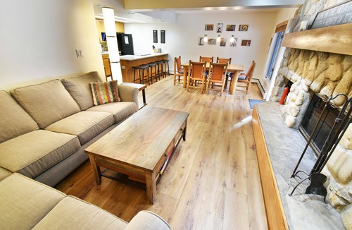 Frisco Condo | On River. Pool, 2 Hot Tubs. Easy Drive to Dining, Shops, Events, Marina