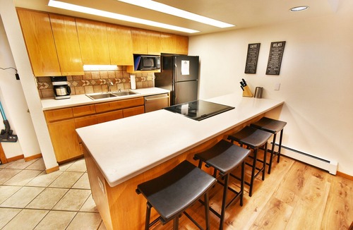Frisco Condo | On River. Pool, 2 Hot Tubs. Easy Drive to Dining, Shops, Events, Marina