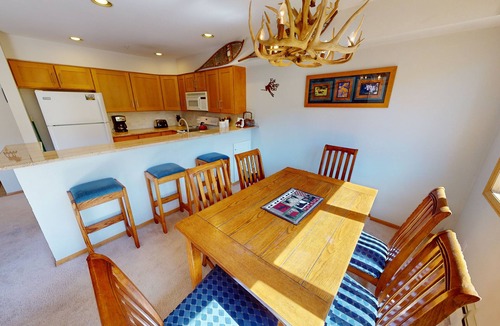 Mountain House Condo | On River Trail, Deck. Walk/Shuttle to Shops, Dining, Events. 2 Hot Tubs