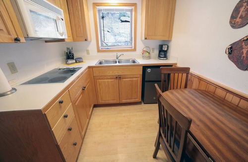 Estes Park Cabin | One bedroom cabin with personal hot tub, close to downtown Estes Park