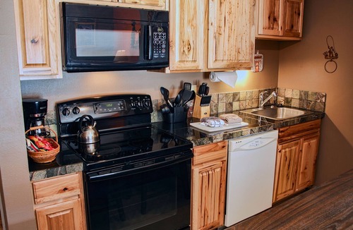 Estes Park Condo | One bedroom condo minutes from National Park, and downtown Estes Park