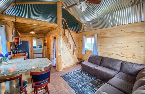 Lazear Cabin | One bedroom w/loft, pet friendly cabin near the black canyon.