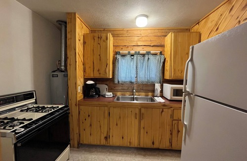 Gunnison Cabin | One BR Cabin with Ample Parking