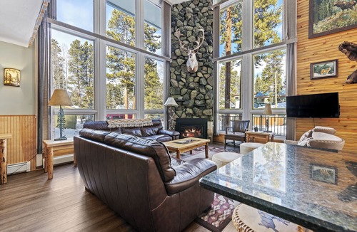 Warrior's Mark House | One mile to town/gondola, free shuttle route, 3 King beds