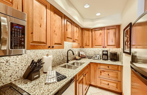 Vail Condo | One Minute Walk to Gondola & Born Free Lift - Diamond Rated, Heart of Lionshead