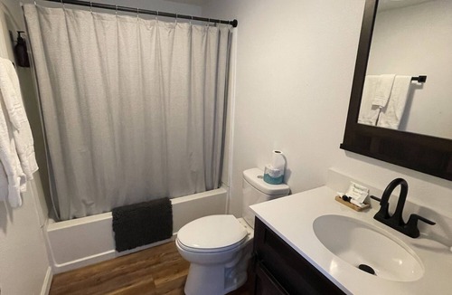 Meeker Cabin | One Room Cabin with Kitchenette