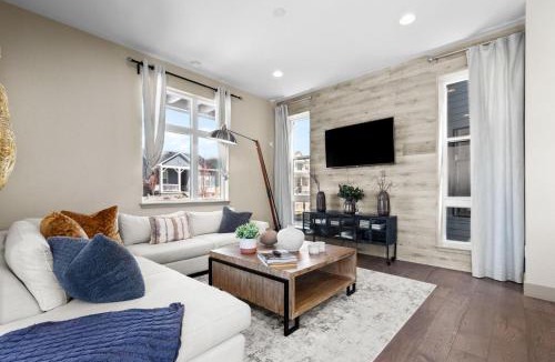 Aurora House | Orleans Street - Aurora