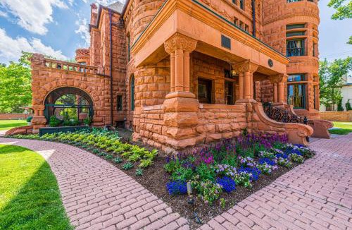 Pueblo Hotel | Orman Mansion - Pueblo's Most Luxurious Stay!