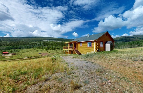 Warm Springs Cabin | Outdoor enthusiast dream cabin with stunning view, private hot tub, dog-friendly