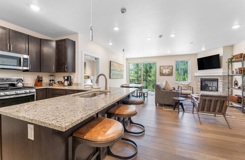 Lakeside Village Condo | Overlooks Snake River w/Great Mountain View, Close to Everything in Keystone