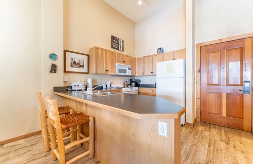 River Run Condo | Oversized Penthouse Overlooks Decrum Sq. & Short Walk to Gondola/Shops/Dining