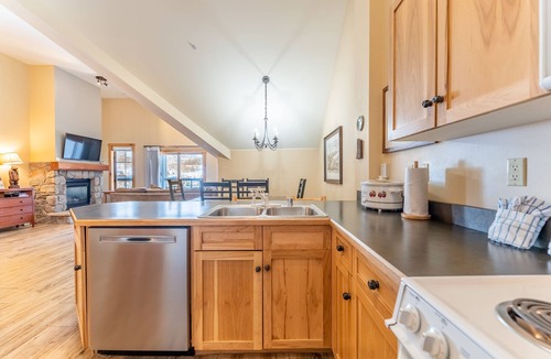 River Run Condo | Oversized Penthouse Overlooks Decrum Sq. & Short Walk to Gondola/Shops/Dining